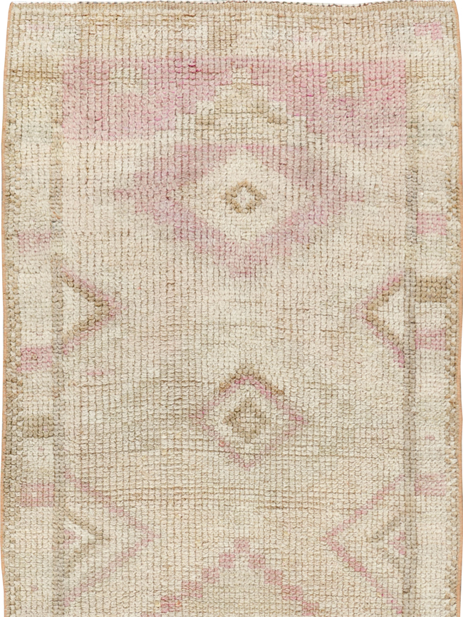 Vintage Turkish Anatolian Runner, No.33682 - Galerie Shabab