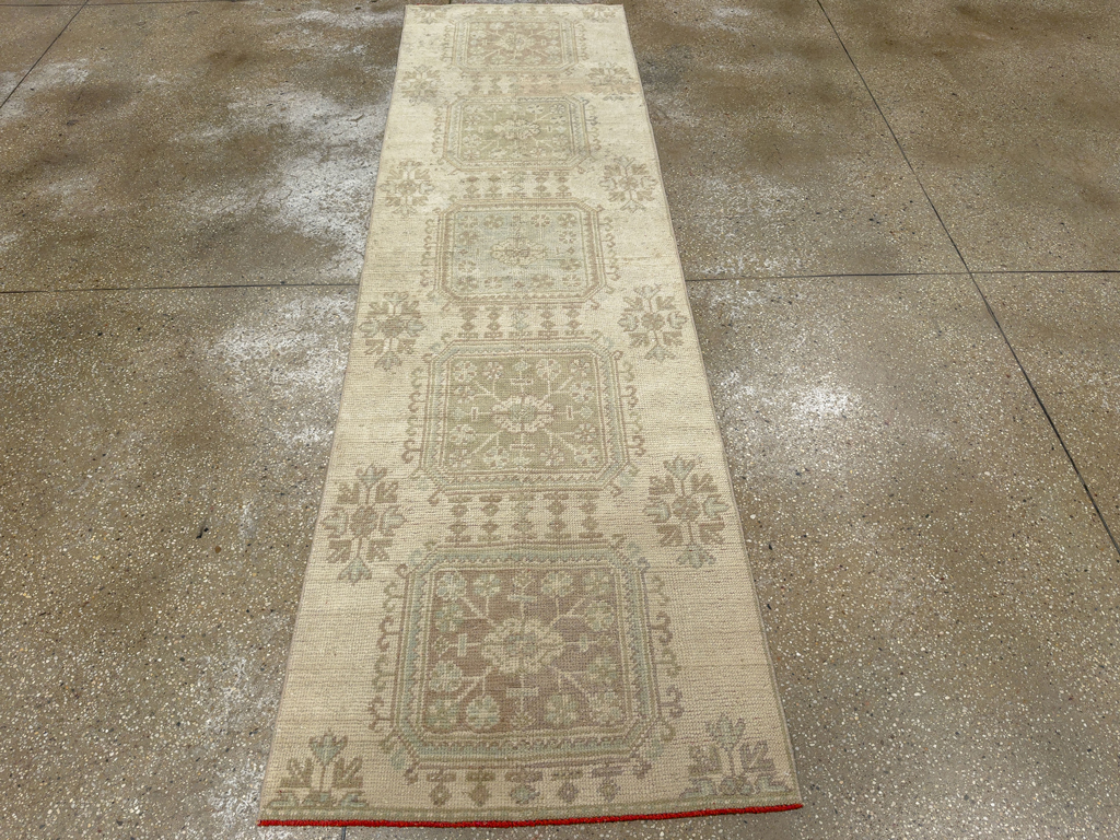 Vintage Turkish Anatolian Runner, No.33683 - Galerie Shabab