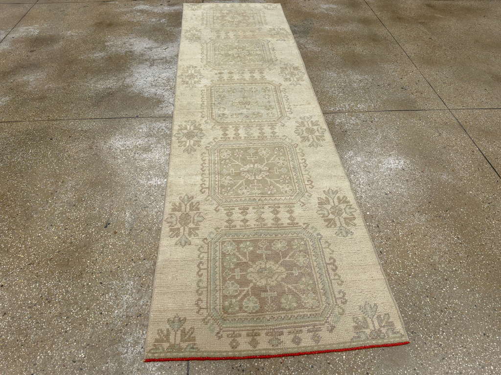 Vintage Turkish Anatolian Runner, No.33683 - Galerie Shabab