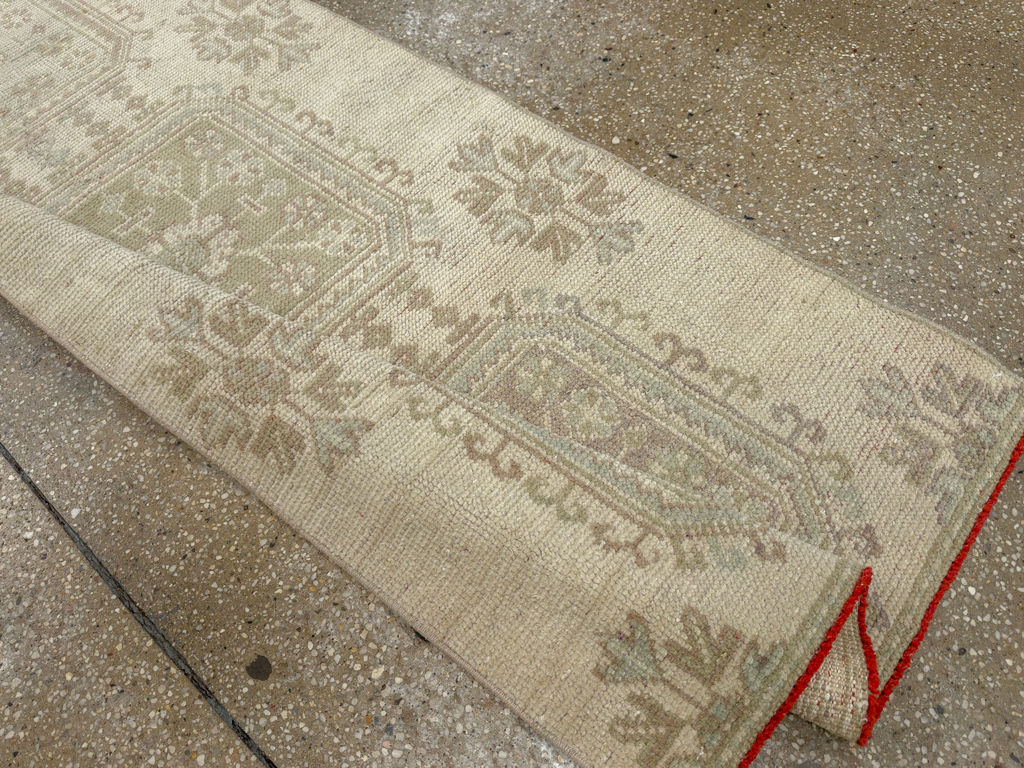 Vintage Turkish Anatolian Runner, No.33683 - Galerie Shabab