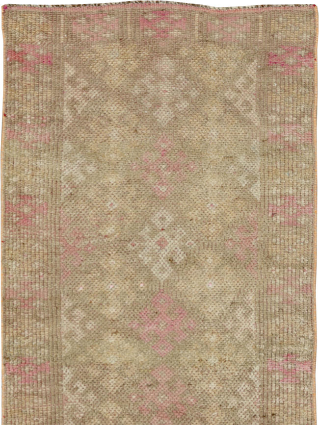 Vintage Turkish Anatolian Runner, No.33686 - Galerie Shabab