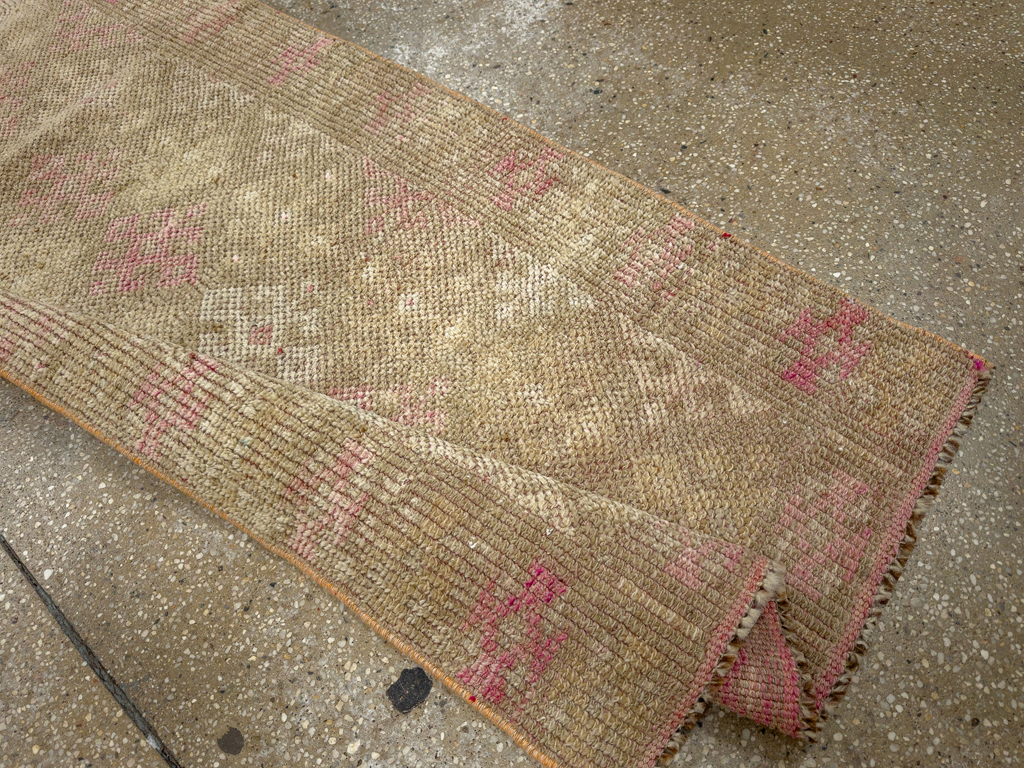 Vintage Turkish Anatolian Runner, No.33686 - Galerie Shabab