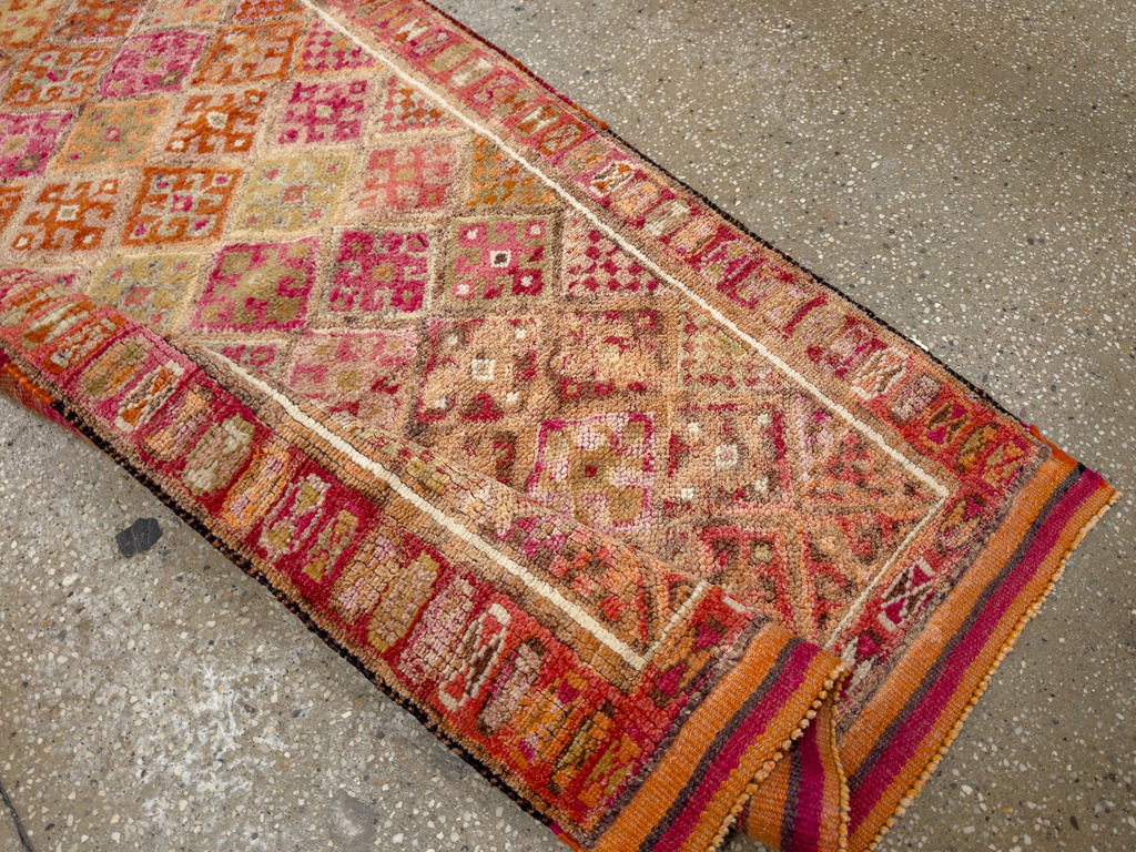 Vintage Turkish Anatolian Runner, No.33688 - Galerie Shabab