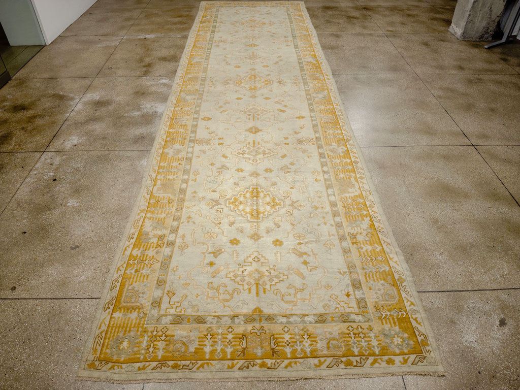 Antique Turkish Oushak Wide Gallery Runner, No.33692 - Galerie Shabab