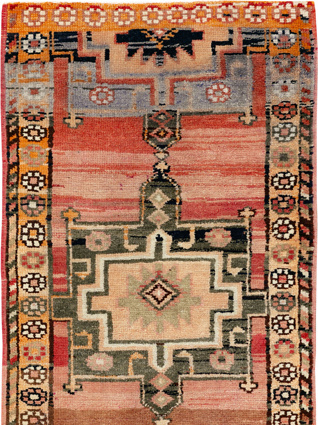 Vintage Turkish Anatolian Runner, No.33693 - Galerie Shabab