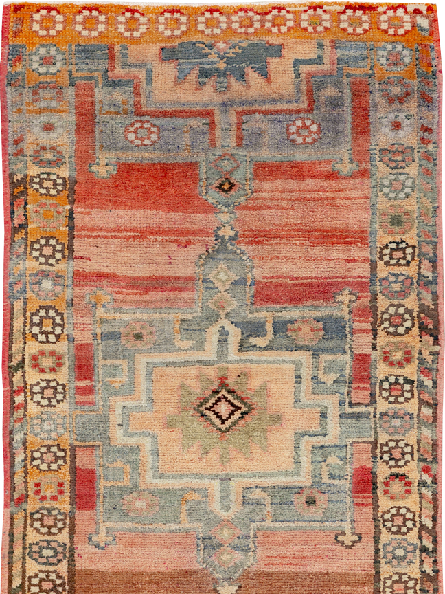 Vintage Turkish Anatolian Runner, No.33693 - Galerie Shabab