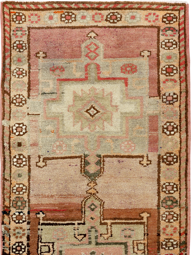 Vintage Turkish Anatolian Runner, No.33693 - Galerie Shabab
