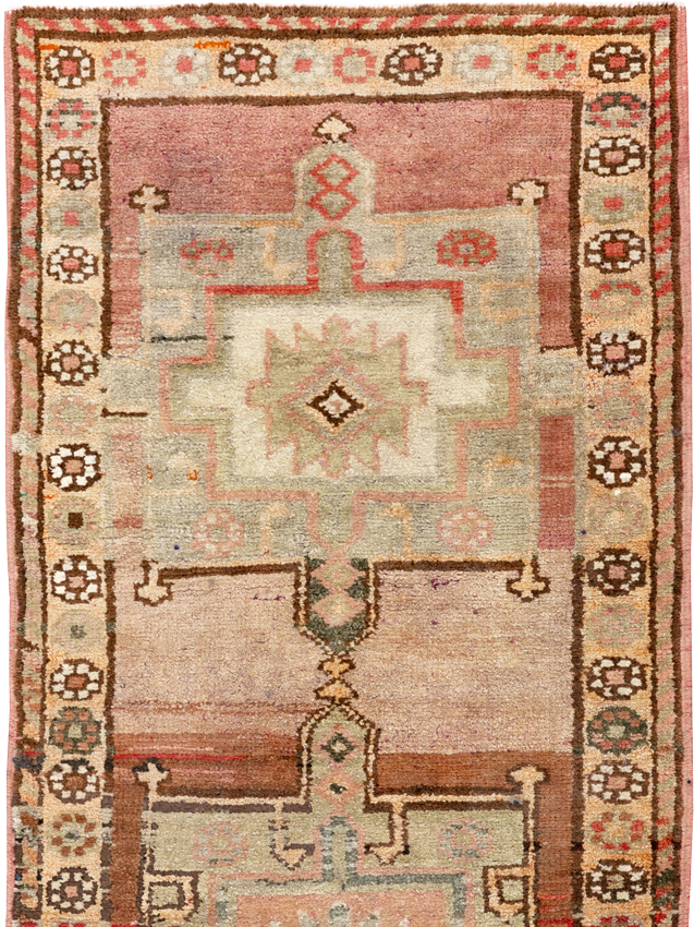 Vintage Turkish Anatolian Runner, No.33693 - Galerie Shabab