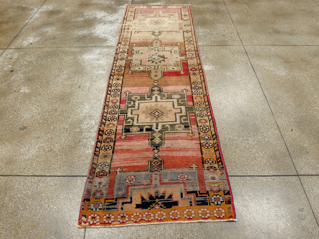 Vintage Turkish Anatolian Runner, No.33693 - Galerie Shabab