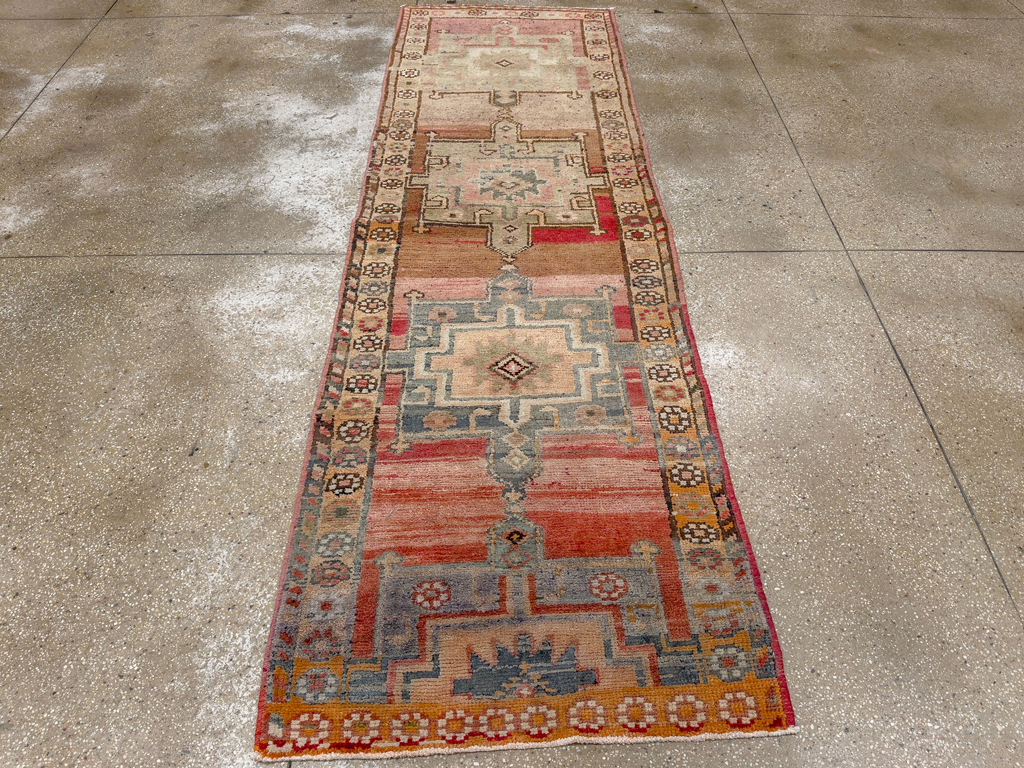 Vintage Turkish Anatolian Runner, No.33693 - Galerie Shabab