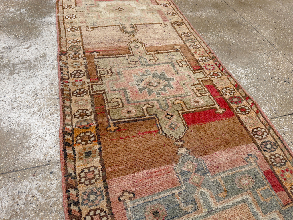 Vintage Turkish Anatolian Runner, No.33693 - Galerie Shabab