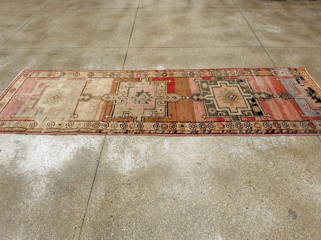Vintage Turkish Anatolian Runner, No.33693 - Galerie Shabab