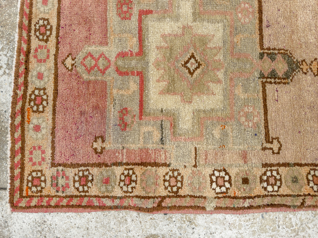 Vintage Turkish Anatolian Runner, No.33693 - Galerie Shabab