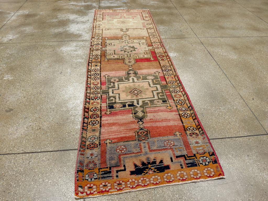 Vintage Turkish Anatolian Runner, No.33693 - Galerie Shabab