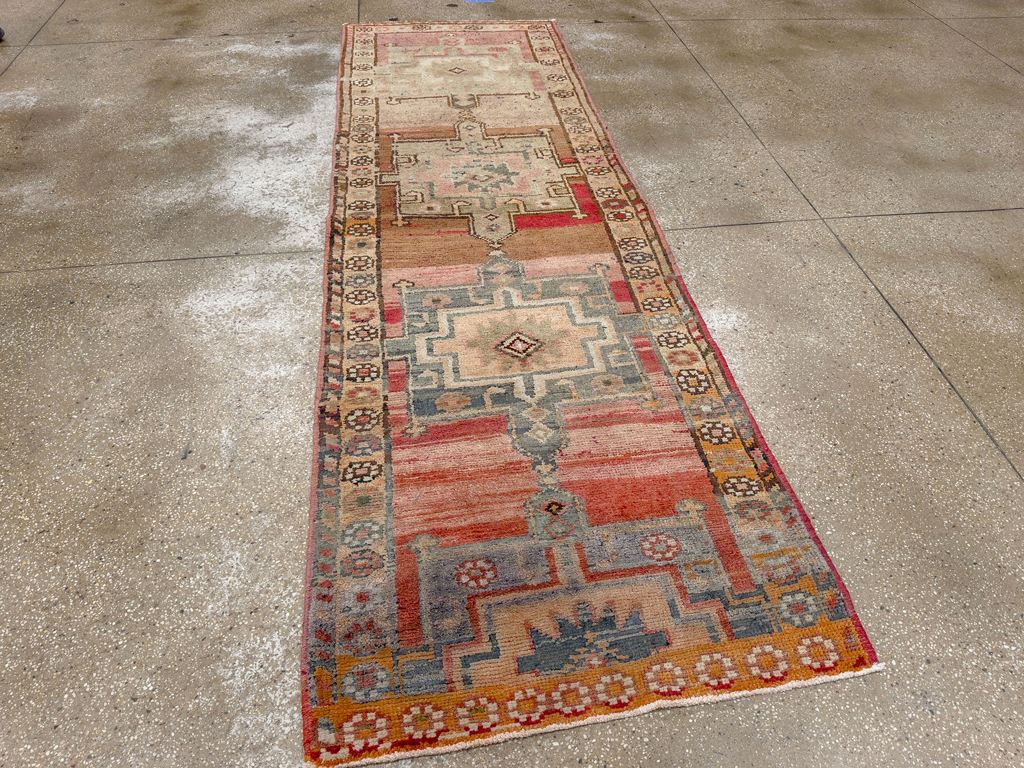 Vintage Turkish Anatolian Runner, No.33693 - Galerie Shabab