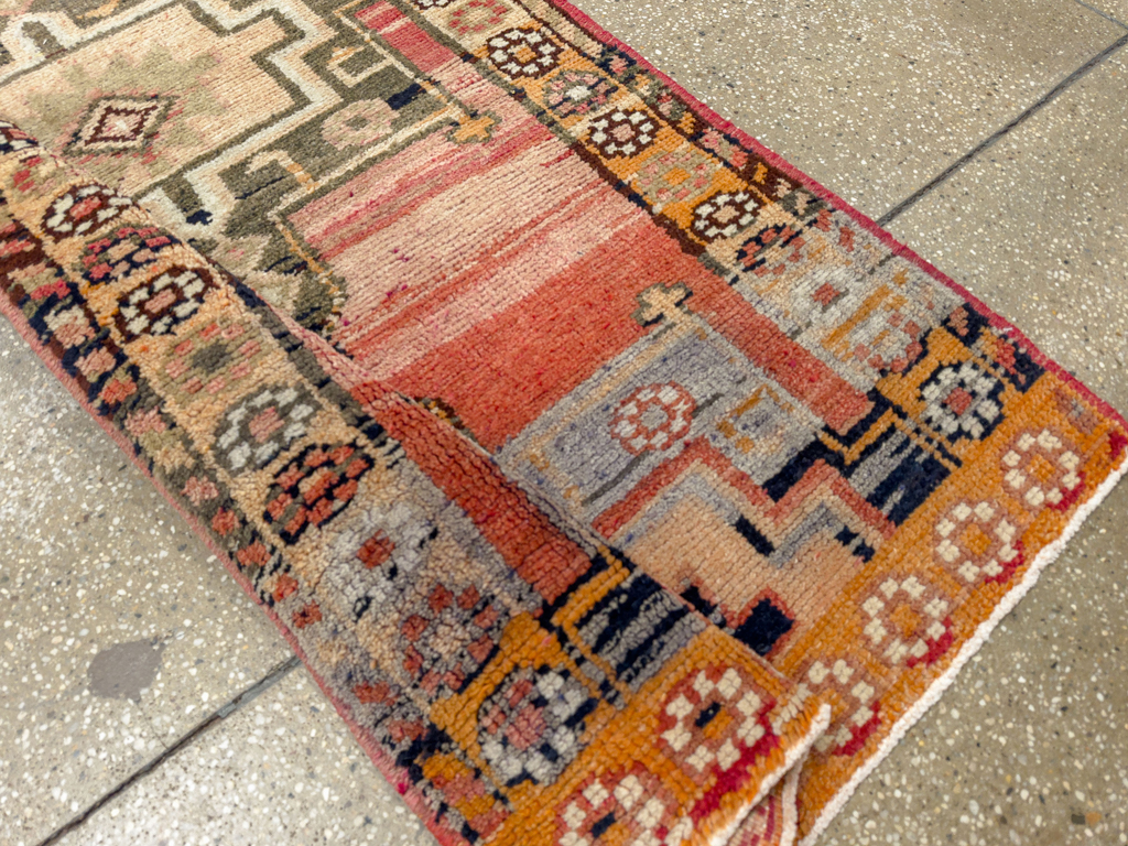 Vintage Turkish Anatolian Runner, No.33693 - Galerie Shabab