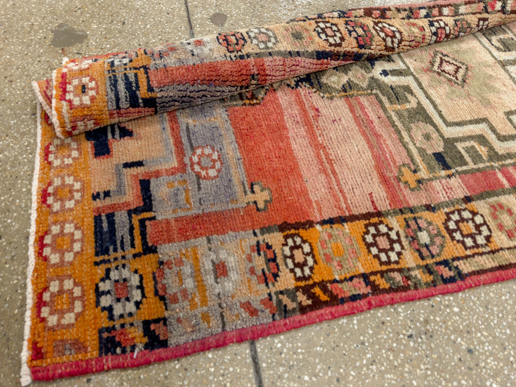 Vintage Turkish Anatolian Runner, No.33693 - Galerie Shabab