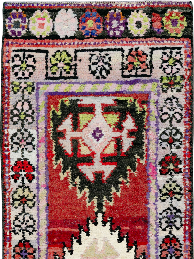Vintage Turkish Anatolian Runner, No.33694 - Galerie Shabab