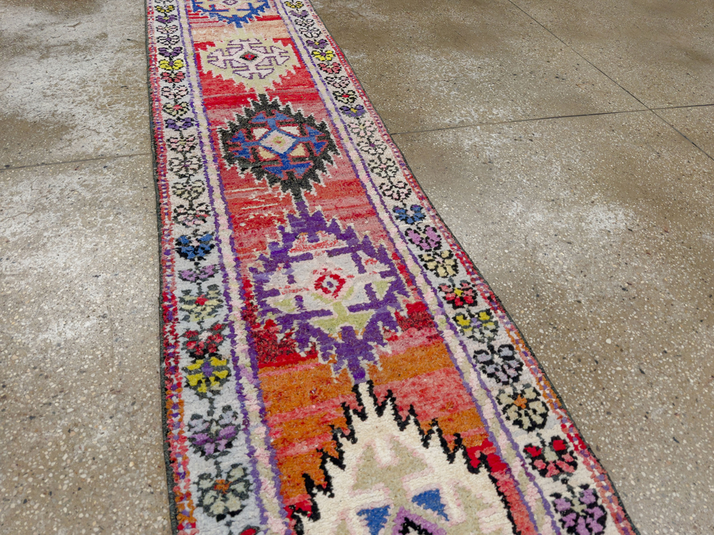 Vintage Turkish Anatolian Runner, No.33694 - Galerie Shabab