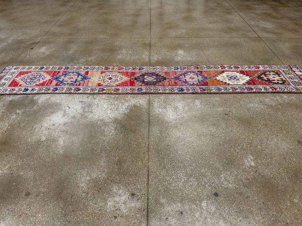 Vintage Turkish Anatolian Runner, No.33694 - Galerie Shabab