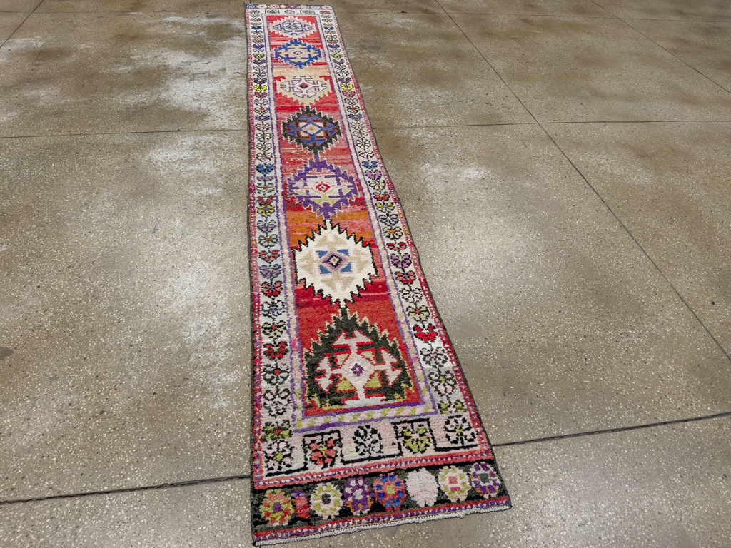 Vintage Turkish Anatolian Runner, No.33694 - Galerie Shabab