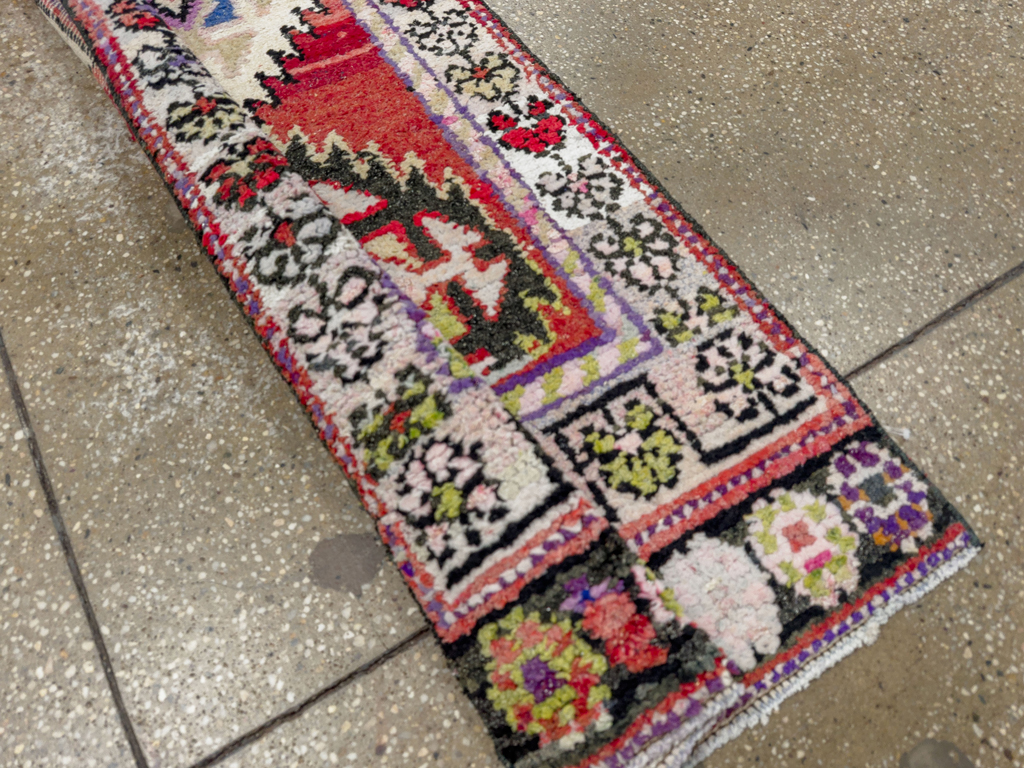 Vintage Turkish Anatolian Runner, No.33694 - Galerie Shabab