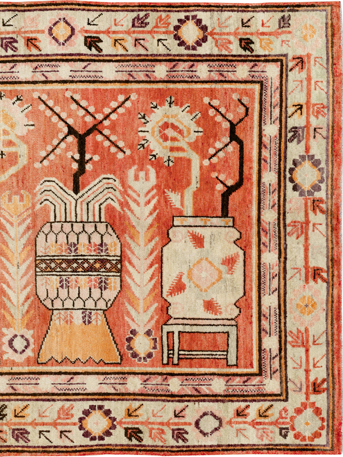 Vintage East Turkestan Pictorial Vase Khotan Rug, No.33698 - Galerie Shabab