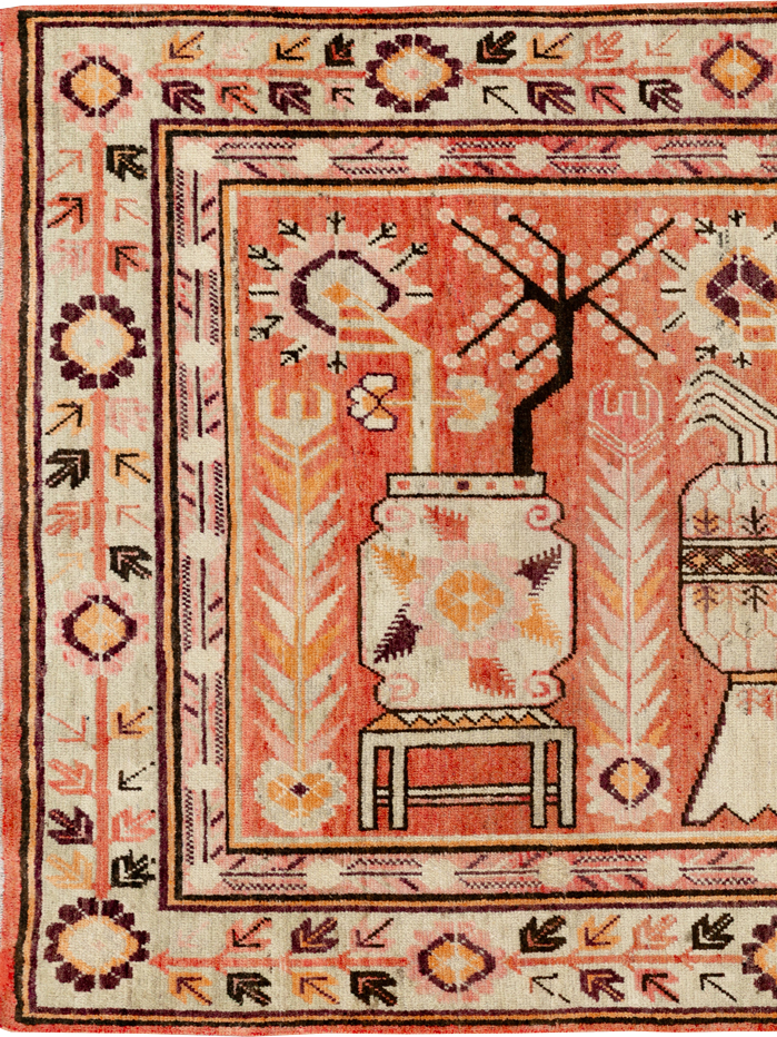 Vintage East Turkestan Pictorial Vase Khotan Rug, No.33698 - Galerie Shabab