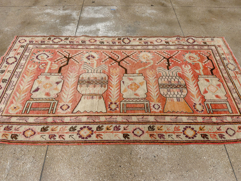 Vintage East Turkestan Pictorial Vase Khotan Rug, No.33698 - Galerie Shabab