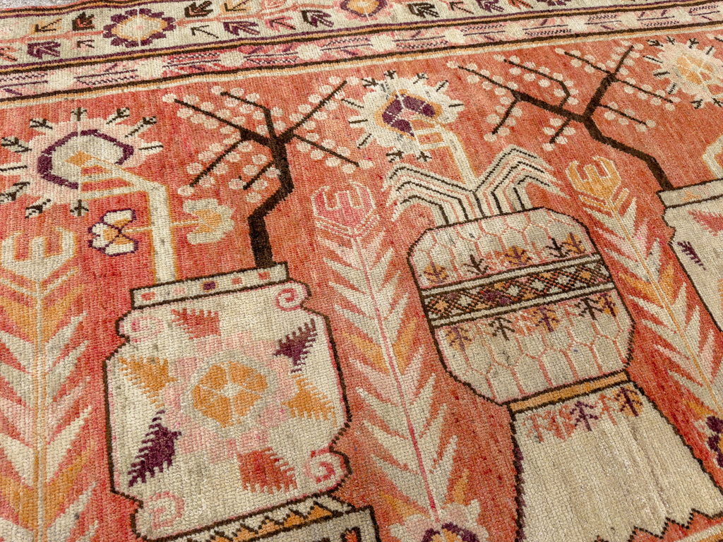 Vintage East Turkestan Pictorial Vase Khotan Rug, No.33698 - Galerie Shabab