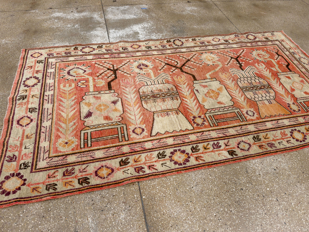 Vintage East Turkestan Pictorial Vase Khotan Rug, No.33698 - Galerie Shabab