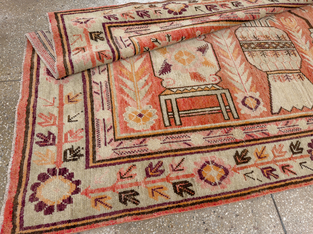 Vintage East Turkestan Pictorial Vase Khotan Rug, No.33698 - Galerie Shabab