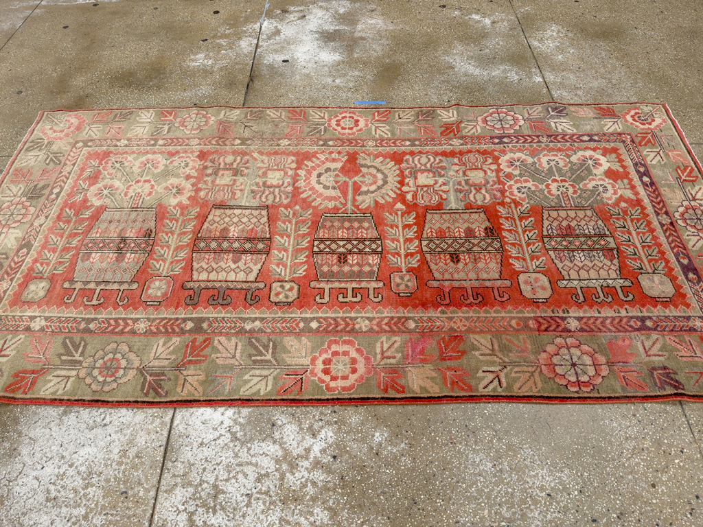 Antique East Turkestan Pictorial Vase Khotan Rug, No.33699 - Galerie Shabab