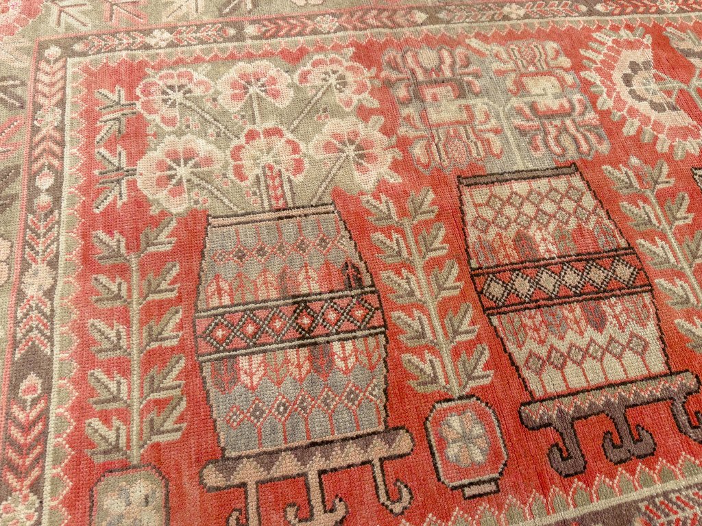 Antique East Turkestan Pictorial Vase Khotan Rug, No.33699 - Galerie Shabab