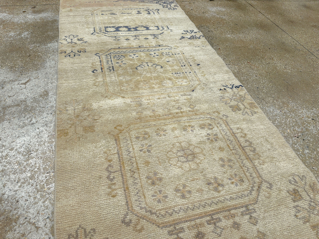 Vintage Turkish Anatolian Runner, No.33702 - Galerie Shabab