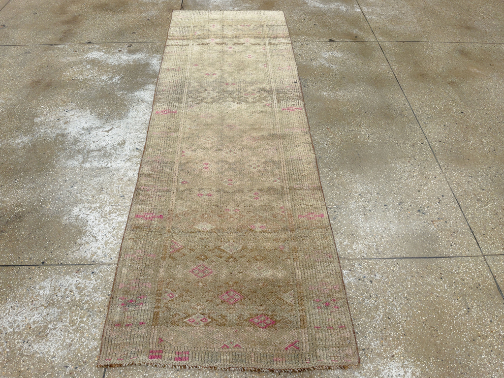 Vintage Turkish Anatolian Runner, No.33705 - Galerie Shabab