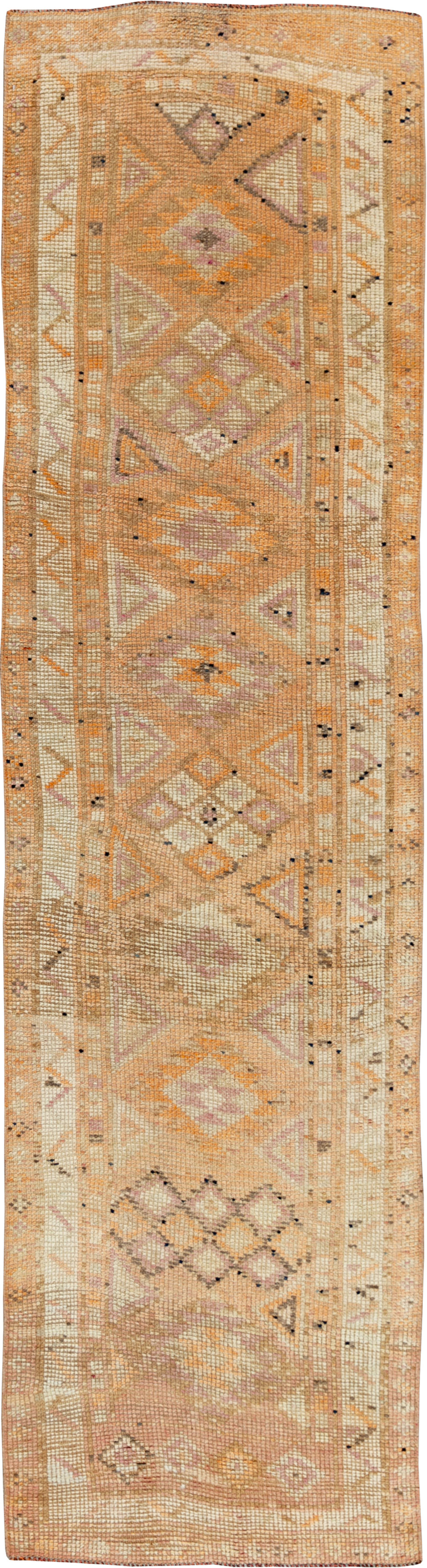 Vintage Turkish Anatolian Runner, No.33710 - Galerie Shabab