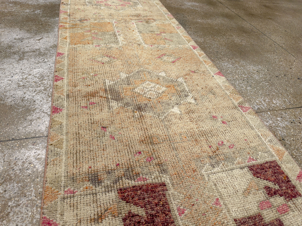Vintage Turkish Anatolian Runner, No.33712 - Galerie Shabab