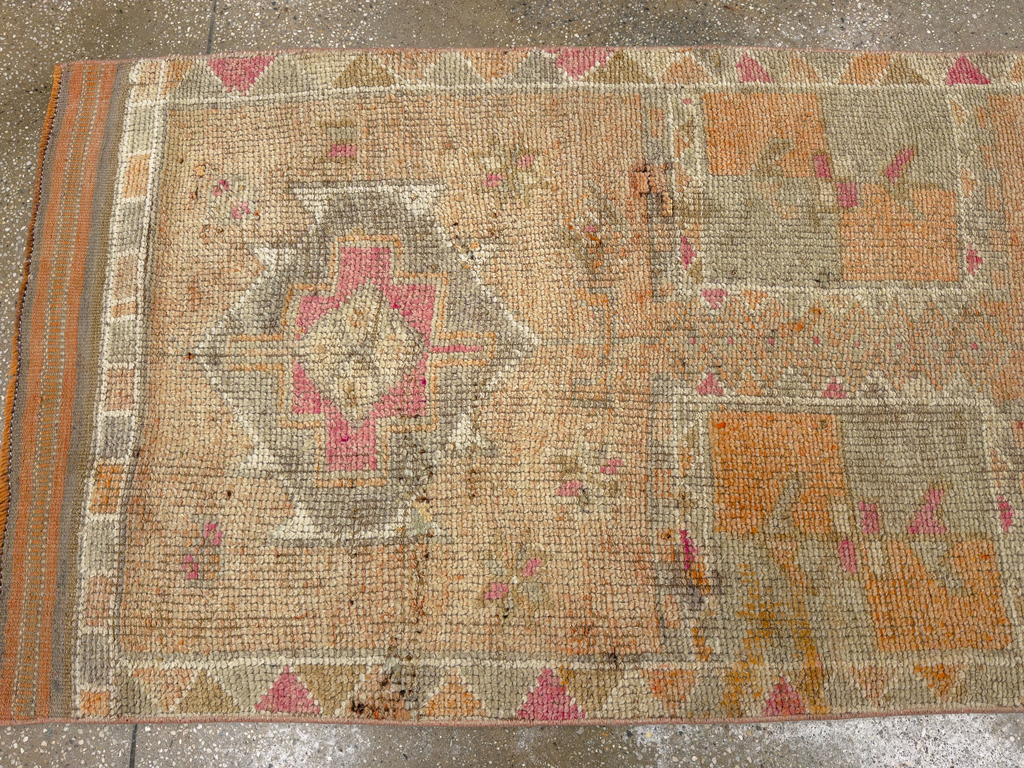 Vintage Turkish Anatolian Runner, No.33712 - Galerie Shabab