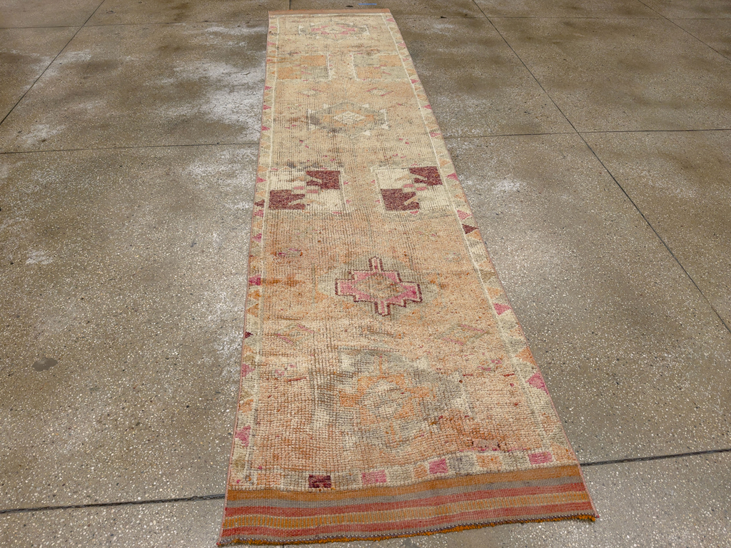 Vintage Turkish Anatolian Runner, No.33712 - Galerie Shabab