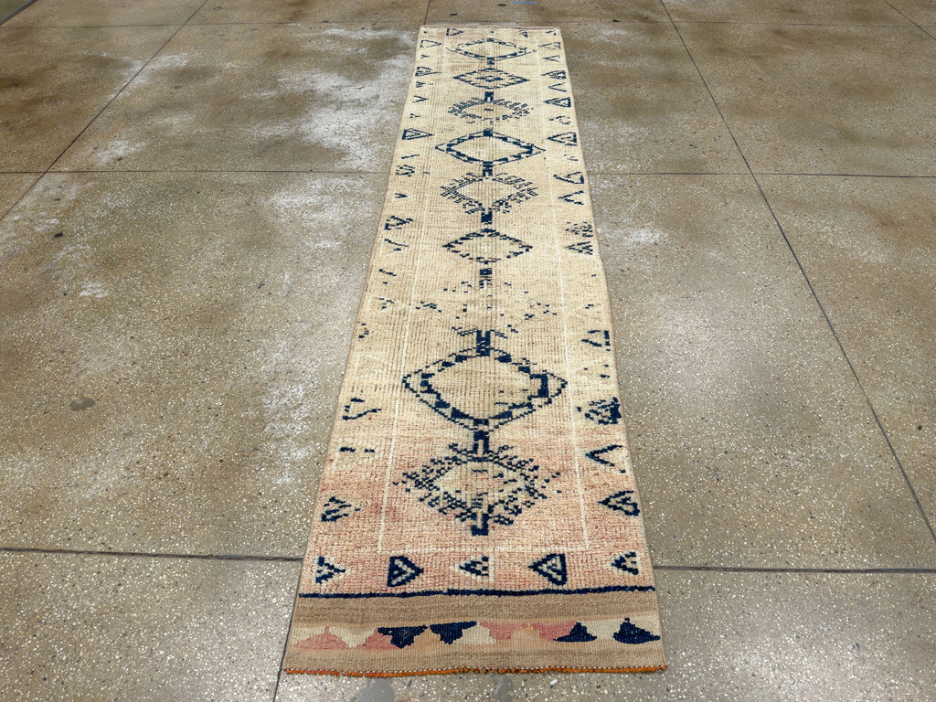 Vintage Turkish Anatolian Runner, No.33723 - Galerie Shabab
