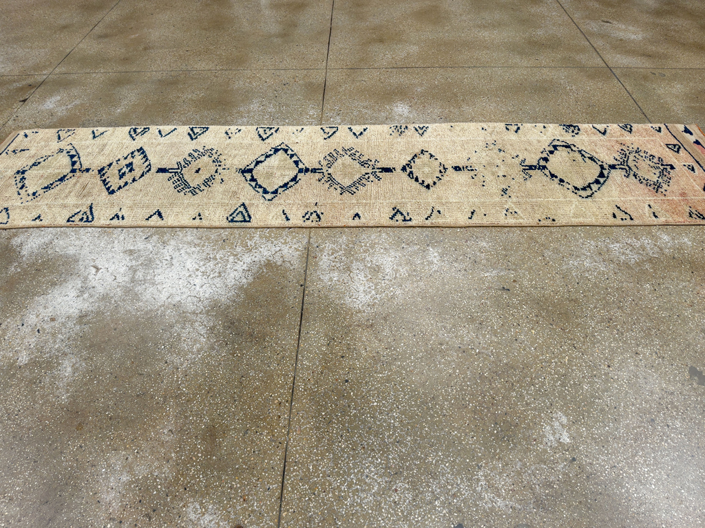 Vintage Turkish Anatolian Runner, No.33723 - Galerie Shabab