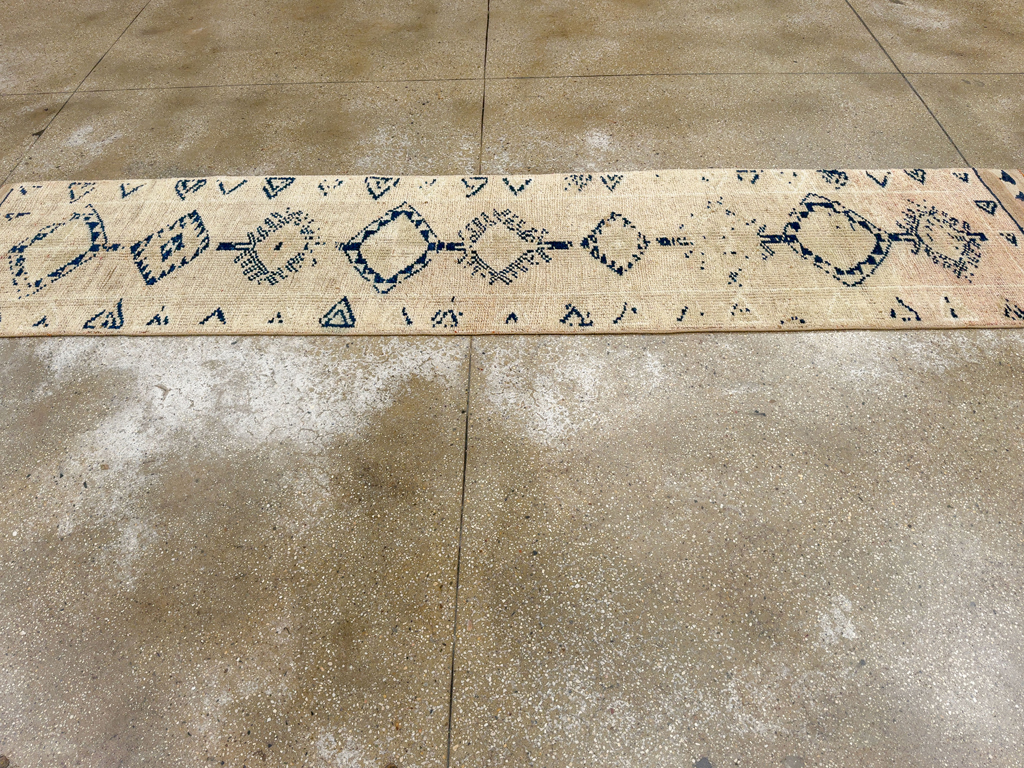 Vintage Turkish Anatolian Runner, No.33723 - Galerie Shabab
