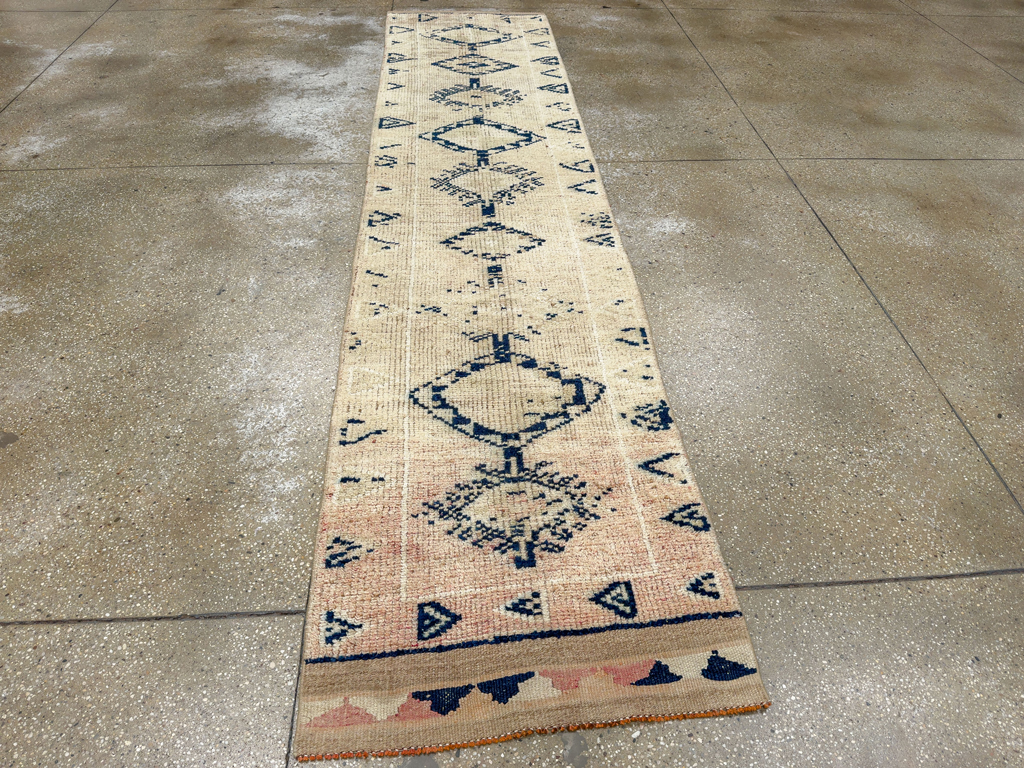 Vintage Turkish Anatolian Runner, No.33723 - Galerie Shabab