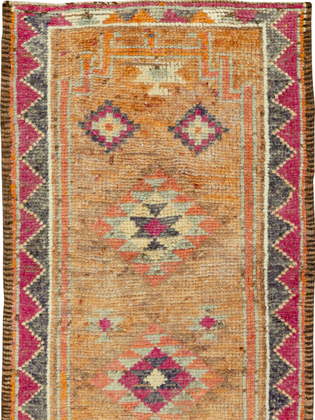 Vintage Turkish Anatolian Runner, No.33726 - Galerie Shabab