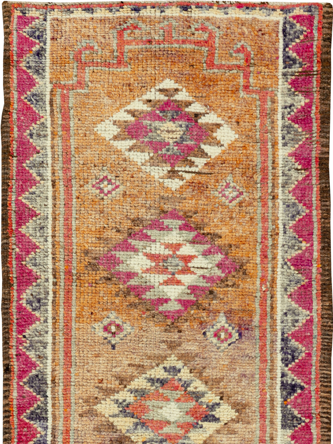 Vintage Turkish Anatolian Runner, No.33726 - Galerie Shabab