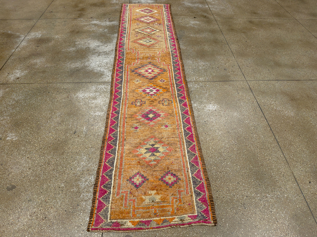 Vintage Turkish Anatolian Runner, No.33726 - Galerie Shabab