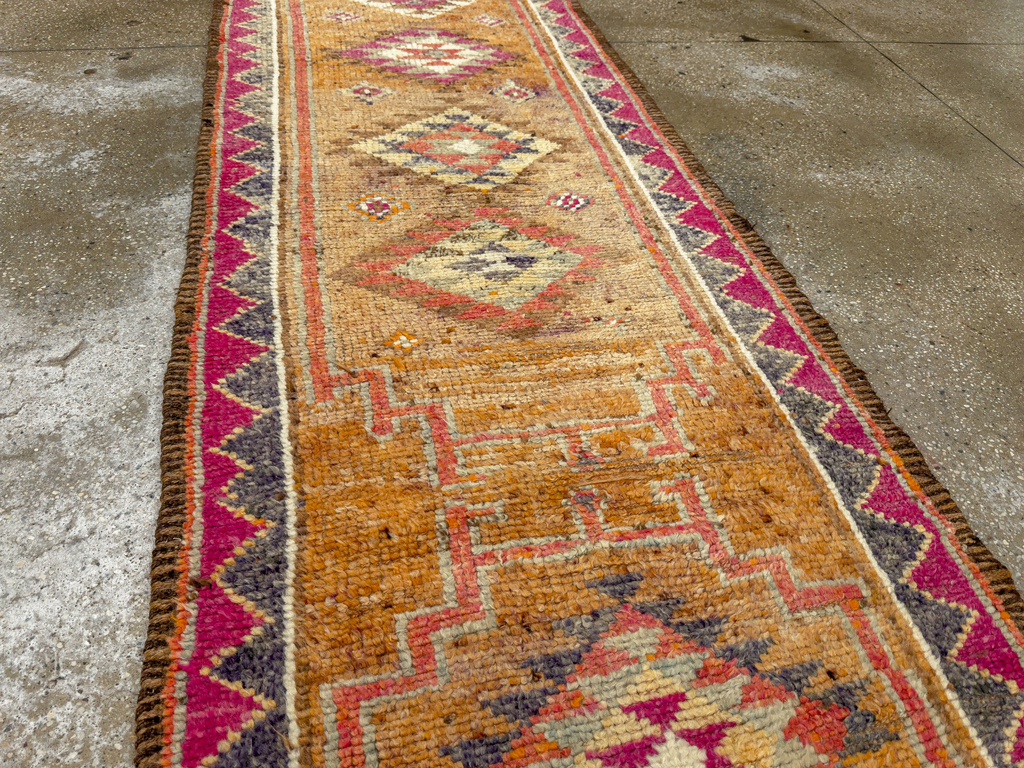 Vintage Turkish Anatolian Runner, No.33726 - Galerie Shabab