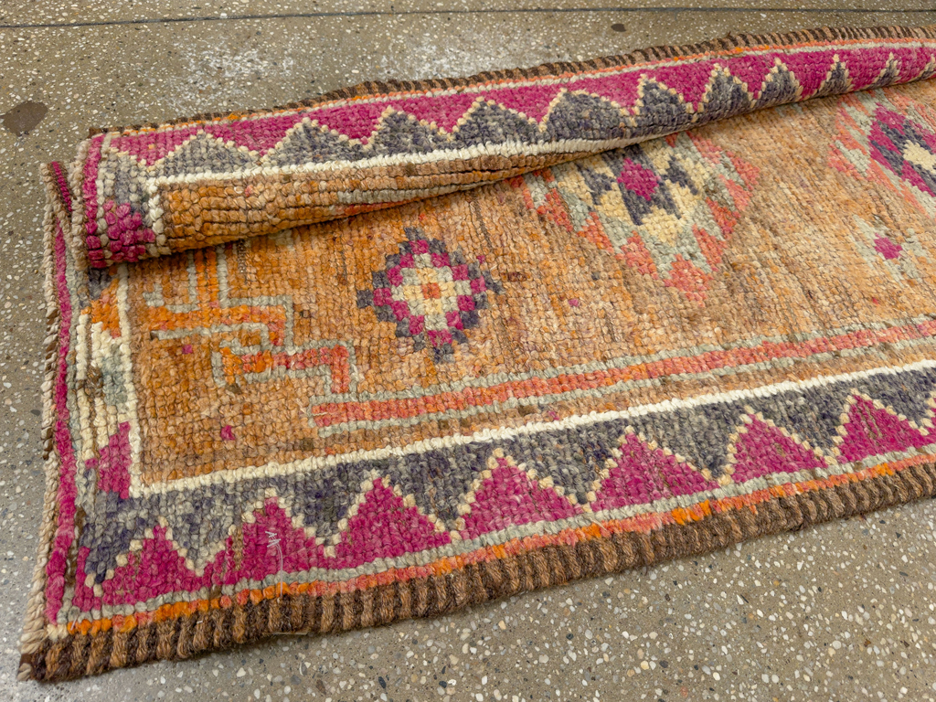 Vintage Turkish Anatolian Runner, No.33726 - Galerie Shabab