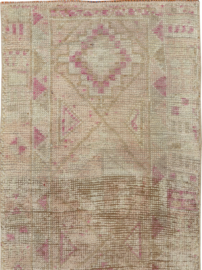 Vintage Turkish Anatolian Runner, No.33729 - Galerie Shabab